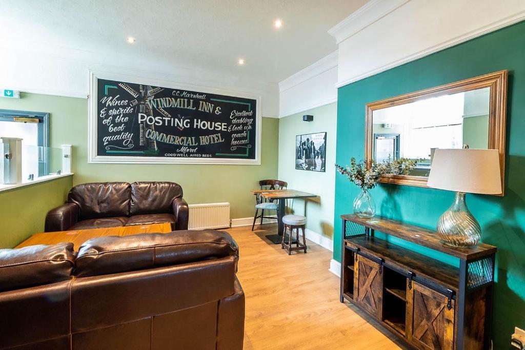 The Windmill Hotel Alford  ภายนอก รูปภาพ