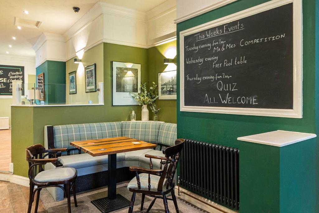 The Windmill Hotel Alford  ภายนอก รูปภาพ
